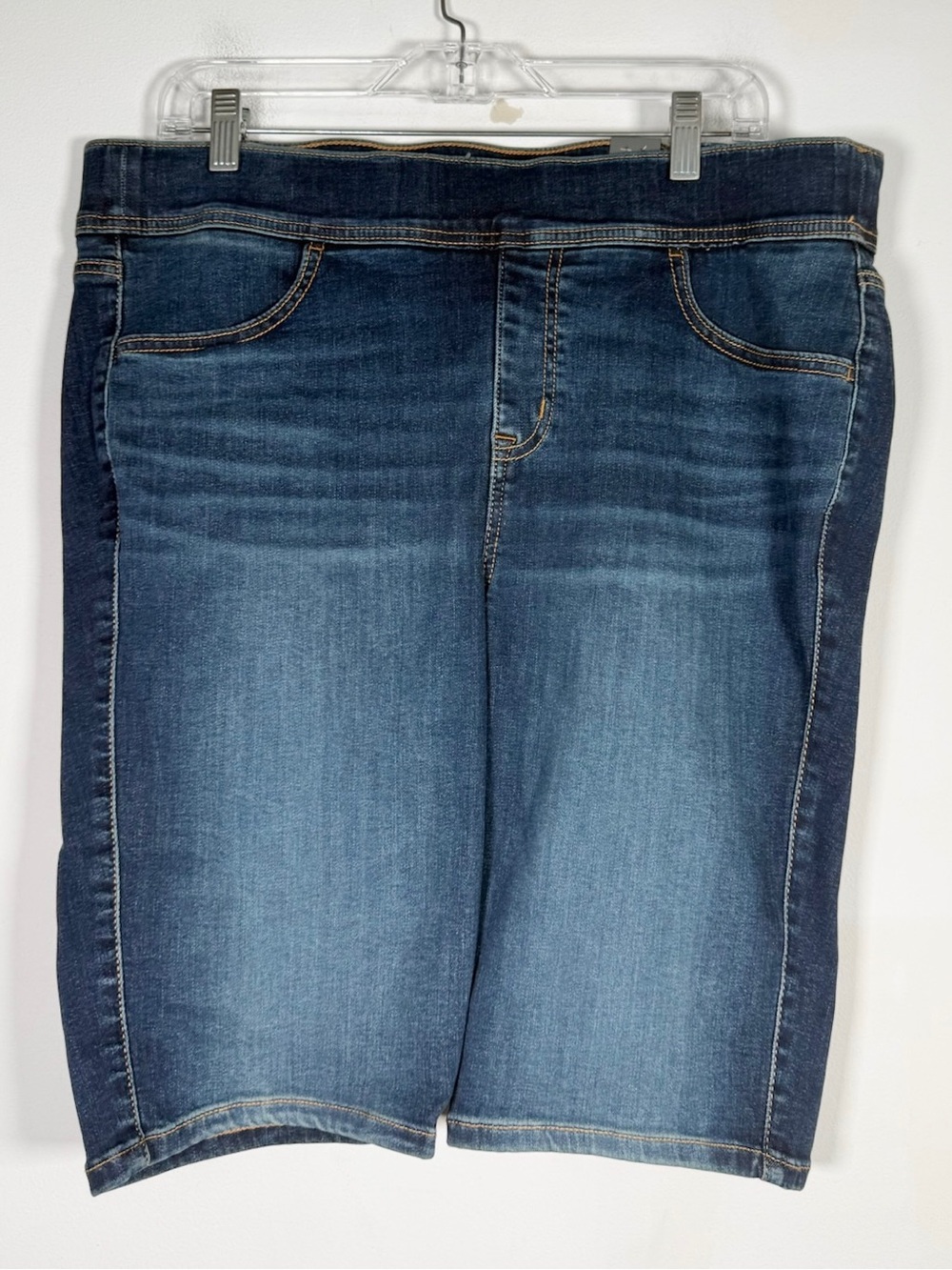Torrid Women’s Plus Size 1/1X (14-16) Bermuda Lean Jean Super Soft Denim Shorts